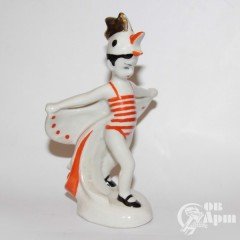 Скульптура "Мальчик в костюме петушка"